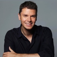 Matthew Roszak 肖像